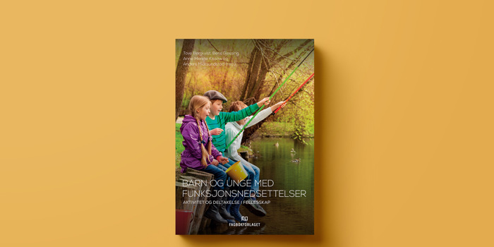 Boka "Barn og unge med funksjonsnedsettelser" er en av mange bøker som har ansatte fra Beitostølen Helsesportsenter som medforfattere