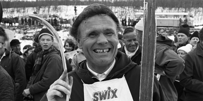 En smilende Erling Stordahl med startnummer på brystet og et godt tak om treskiene. Foto: Ivar Aaserud/NTB