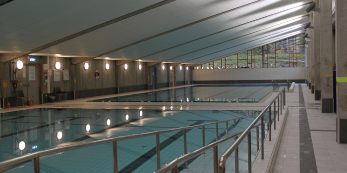 Svømmehallen med to bassenger